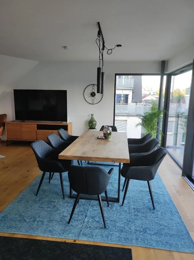 Luxurioeses Penthouse Mit Blick Auf Die Uno-City Und Dem Kaiserwasser. 3Schlafzimmer, 2 Baeder, Privat Lift Ins Apartment Wien
